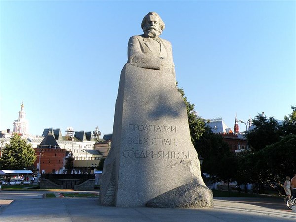 123-Театральная площадь-памятник Карлу Марксу